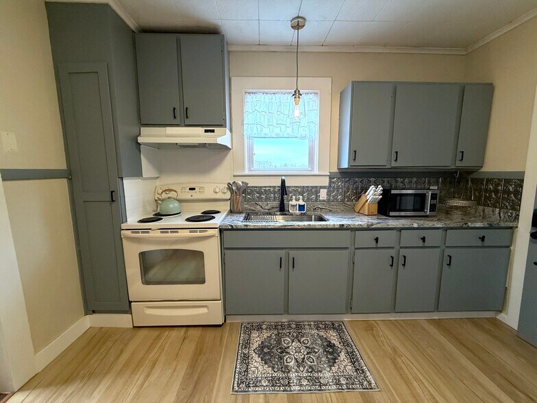 Building Photo - 15 Summit St