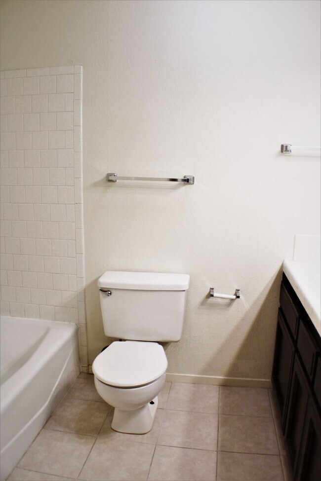 Building Photo - 6808 N Half Moon Dr