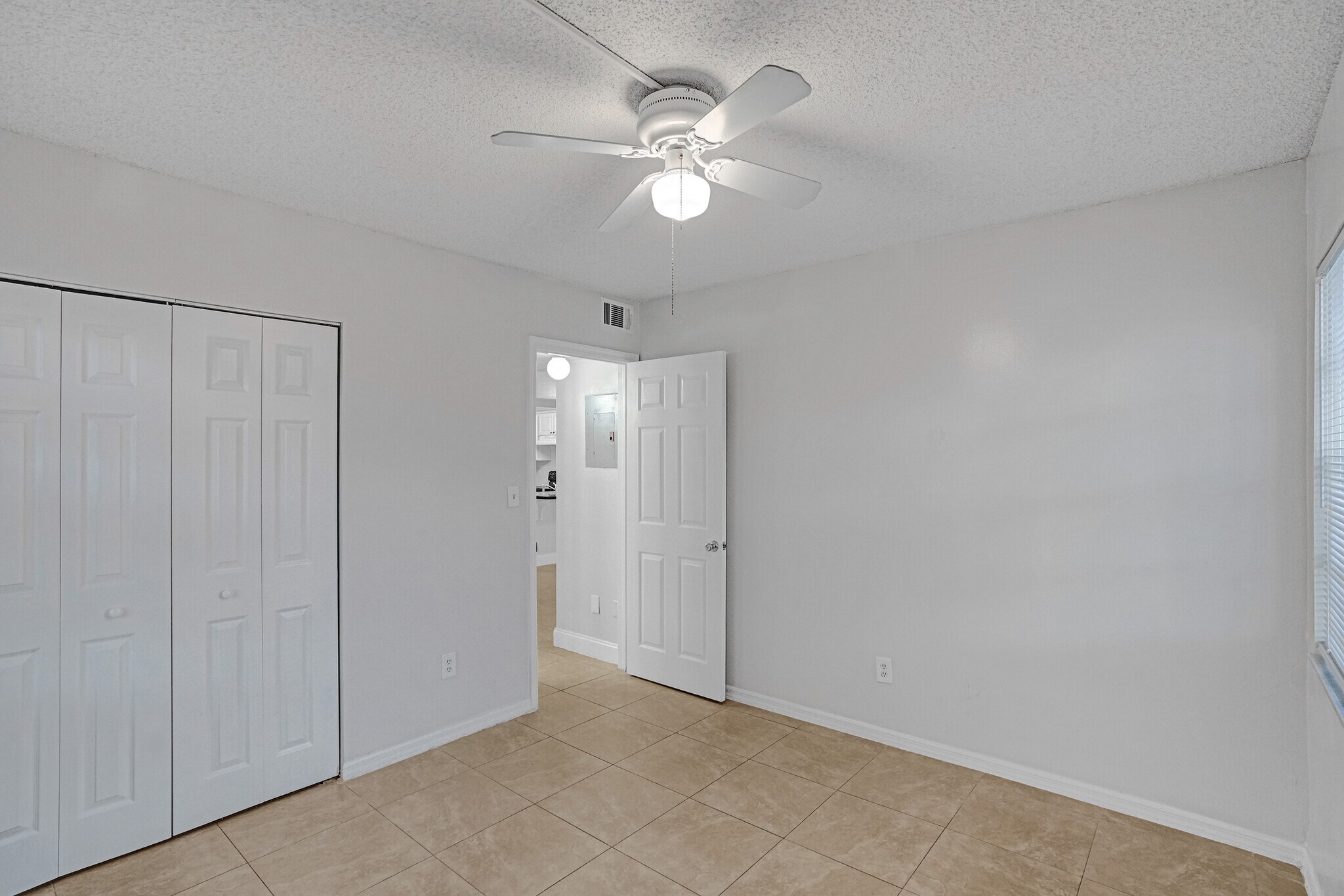Building Photo - 447 NE 210th Circle Ter