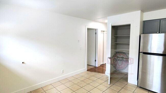 Building Photo - Remodeled 3 Bd 2 Ba Duplex Above Foothill