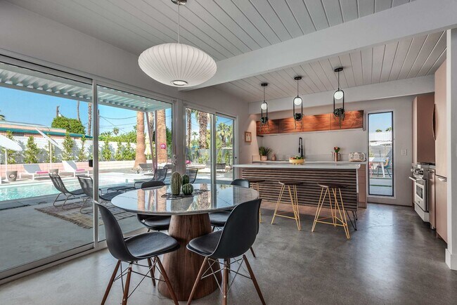Building Photo - Retro Chic Oasis Saltwater Pool, Spa & Mnt...