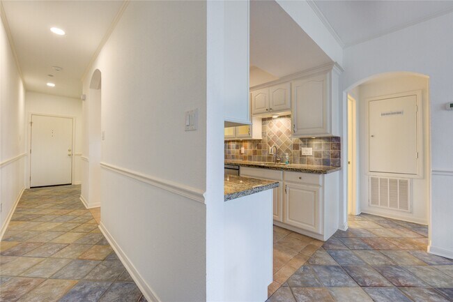 Building Photo - 401 Lakeside Ln