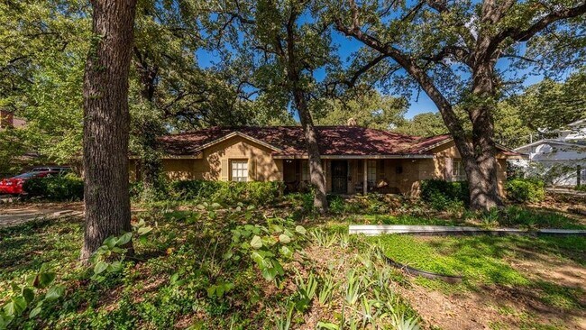 Building Photo - 7366 Meadowbrook Dr