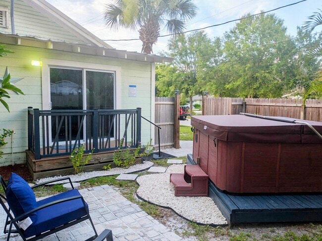 Building Photo - 448 Avenue A NE