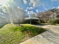 Building Photo - Cozy 2/1 Duplex in Pleasanton w/ Dedicated Parking ~ Move-In Ready!