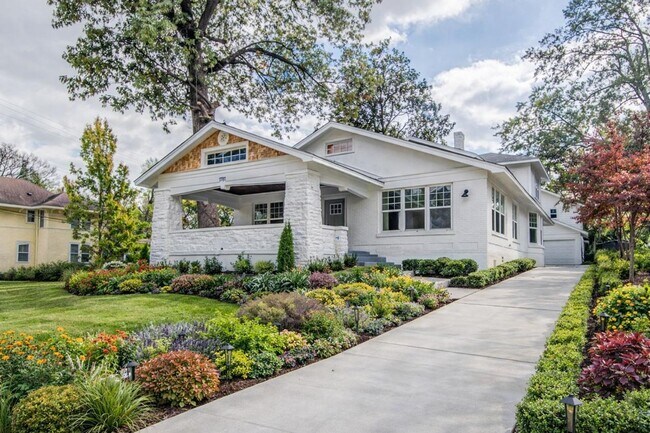 Building Photo - Elegant Midtown Memphis Single-Family Home for Lease
