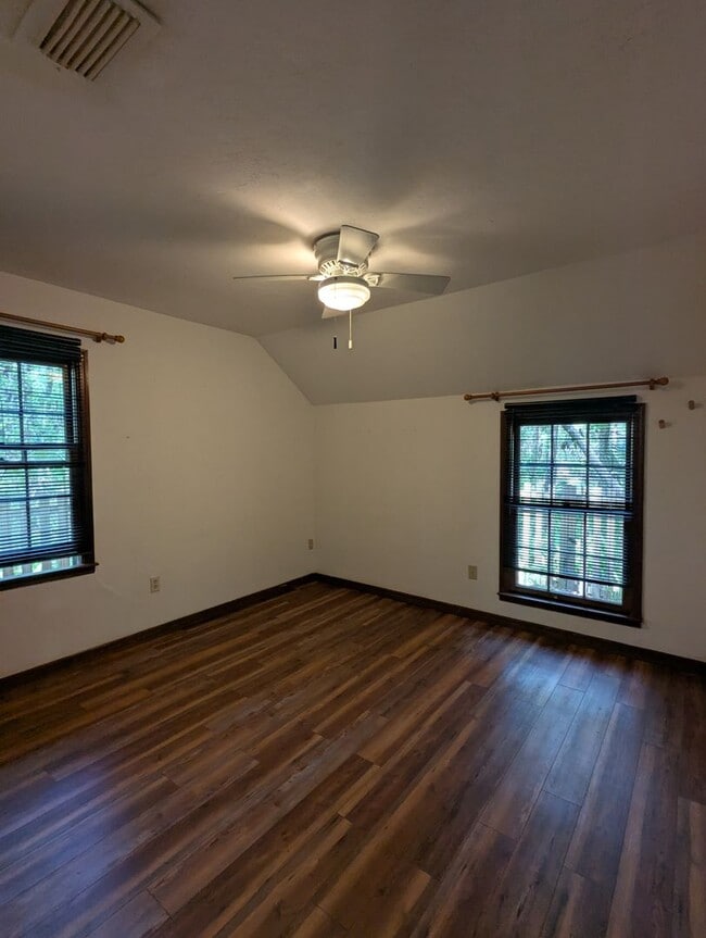 Building Photo - 3/2 : Nestled in the highly desirable Haile Plantation community