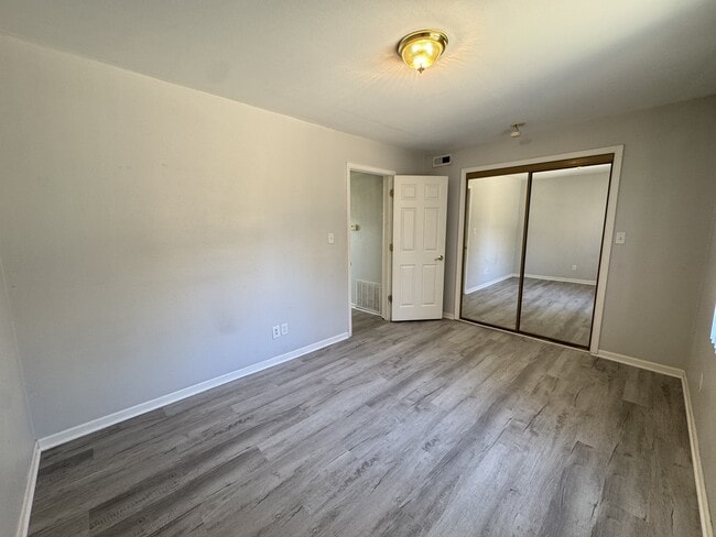 Building Photo - 398 W Ash Dr