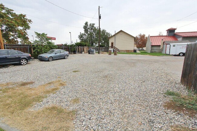 Building Photo - 210 S Commercial Ave