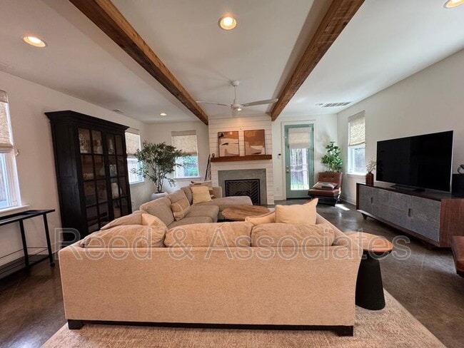 Building Photo - 1080 Blythe St