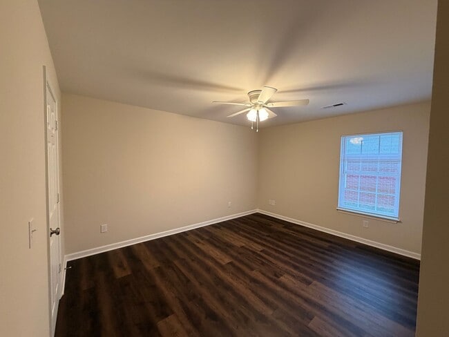 Building Photo - 110-112 Lyons Dr NW