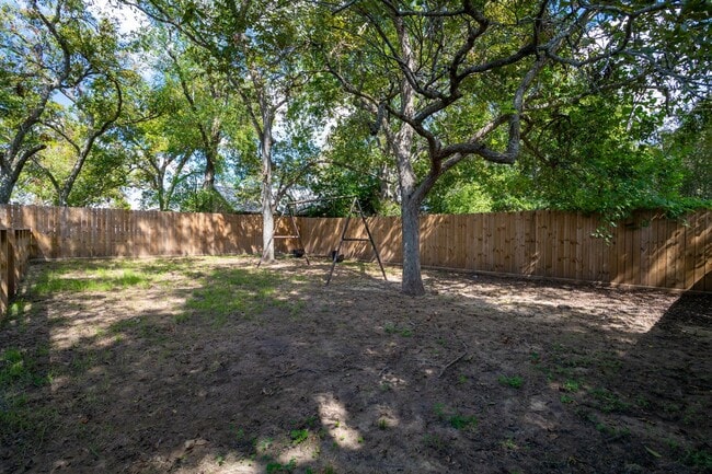 Building Photo - 1517 Live Oak St