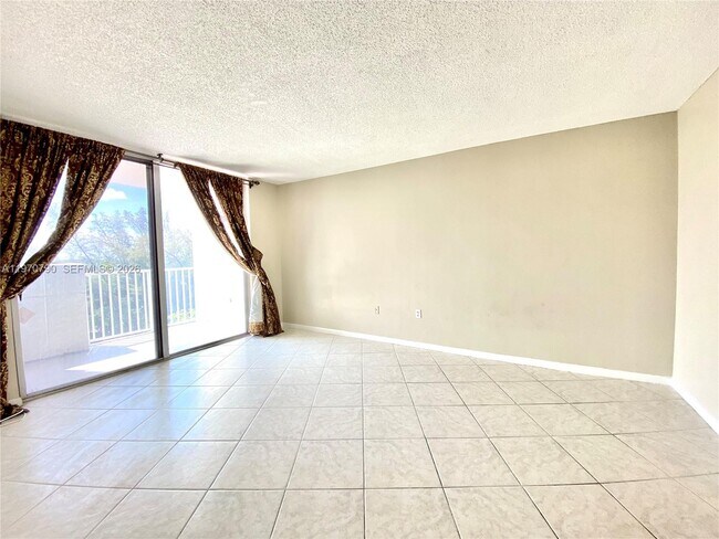 Building Photo - 1300 NE Miami Gardens Dr