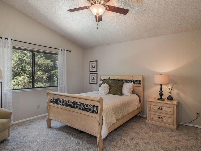 Building Photo - Spacious 4-Bed, 2-Bath Home with 2,034 Sq Ft of Comfort!"