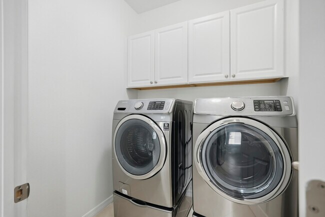 Building Photo - Bay Isle II