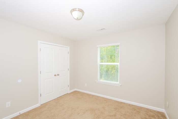 Building Photo - 275 Claudia Dr