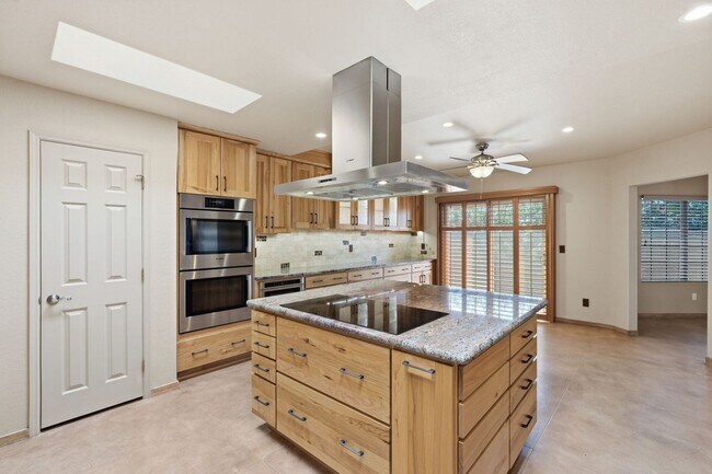 Building Photo - Pending/ Rented - Refined Desert Living in the Catalina Foothills