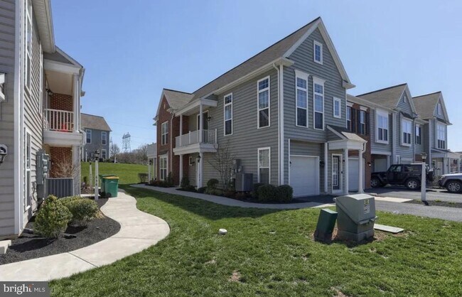 Building Photo - 670 Whitetail Dr