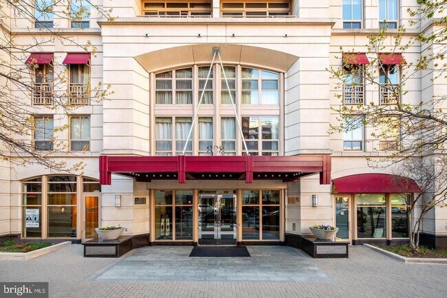 Building Photo - 888 N Quincy St