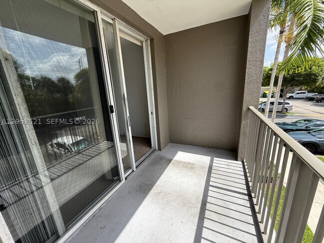 Building Photo - 6861 SW 44th St