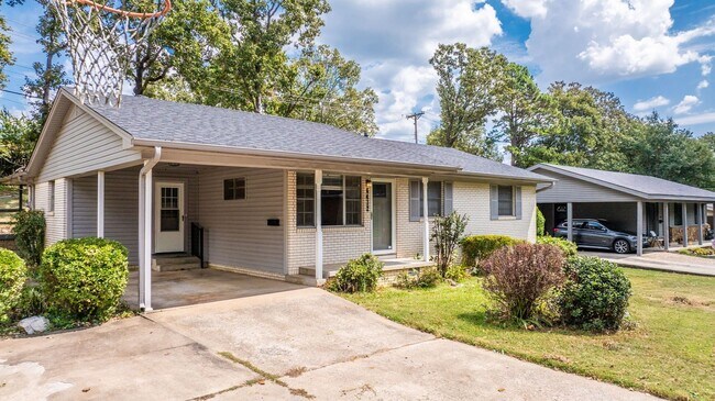 Building Photo - 6412 Chippewa Dr