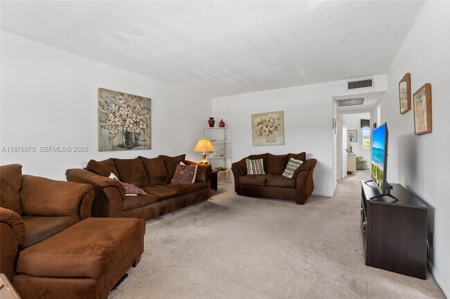 Building Photo - 431 Markham S