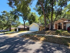 Building Photo - 1008 Royal Oaks Dr