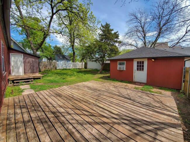 Building Photo - 3 Bedroom 2 Bath Home in Shawnee