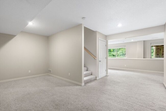 Building Photo - $2,500 | 4 Bedroom, 3.5 Bathroom Multi Flo...