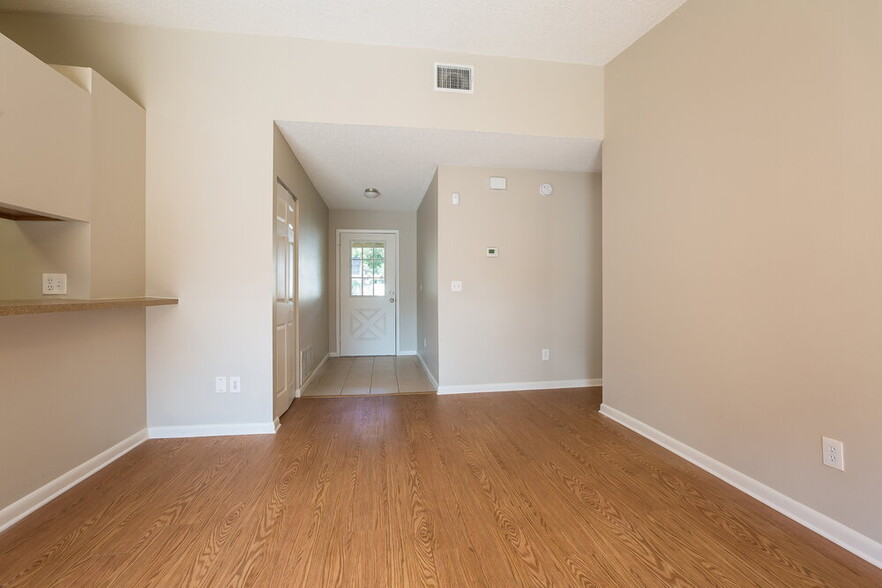 Building Photo - 317 Regal Park Dr