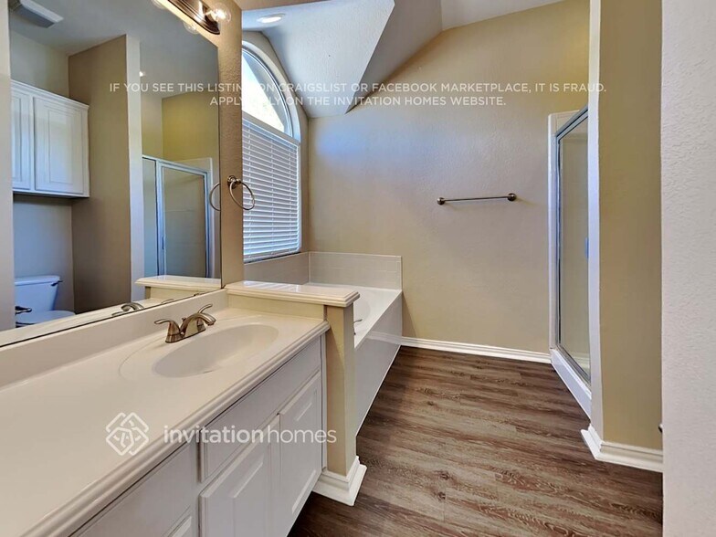 Building Photo - 509 Taos Ct W