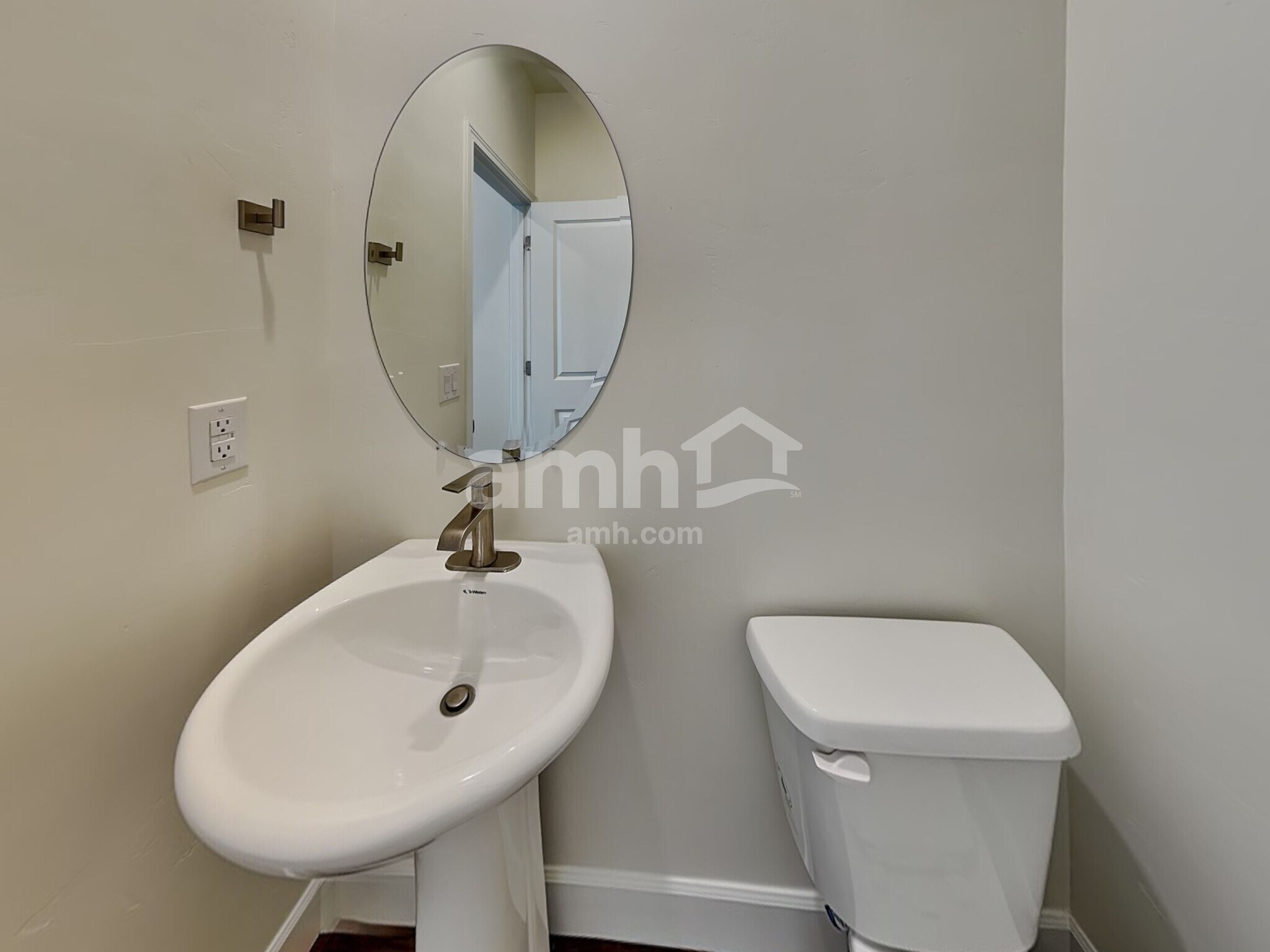 Building Photo - 6018 W South Jordan Pky