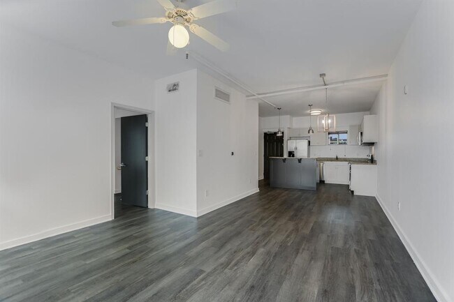 Building Photo - 711 W 26th St