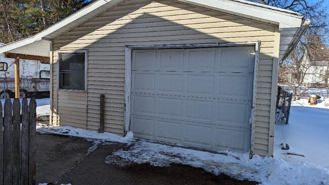 Building Photo - 1721 Mershon St