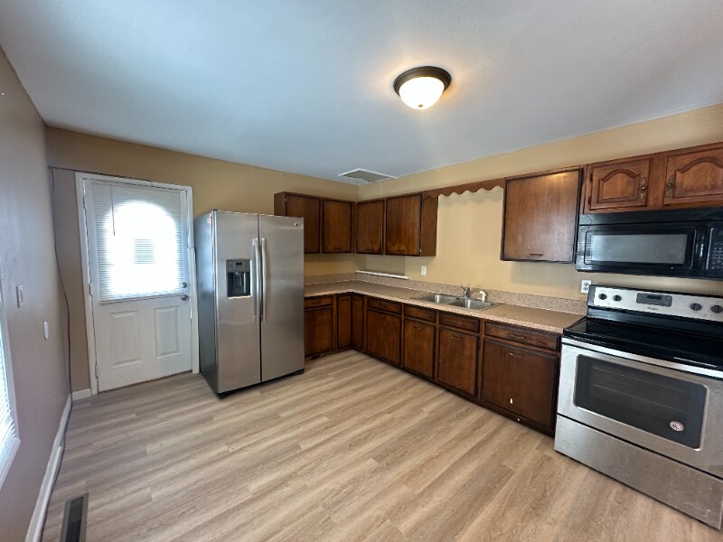 Building Photo - 1204 N 6th St