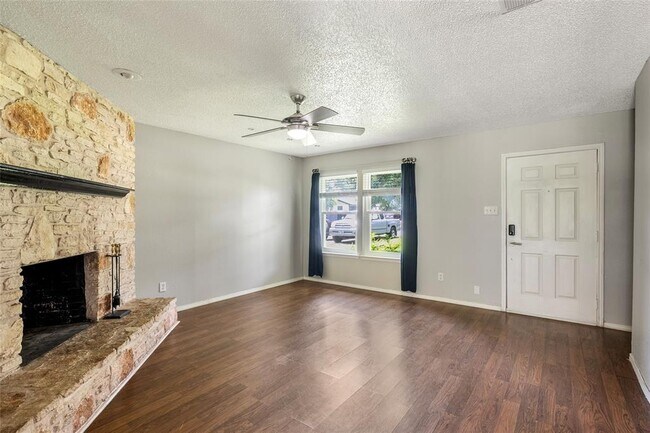 Building Photo - 1153 Brookswood Ave