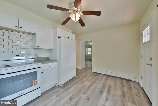 Building Photo - 422 Willow Grove Ave