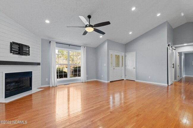 Building Photo - 120 Crimson Ct