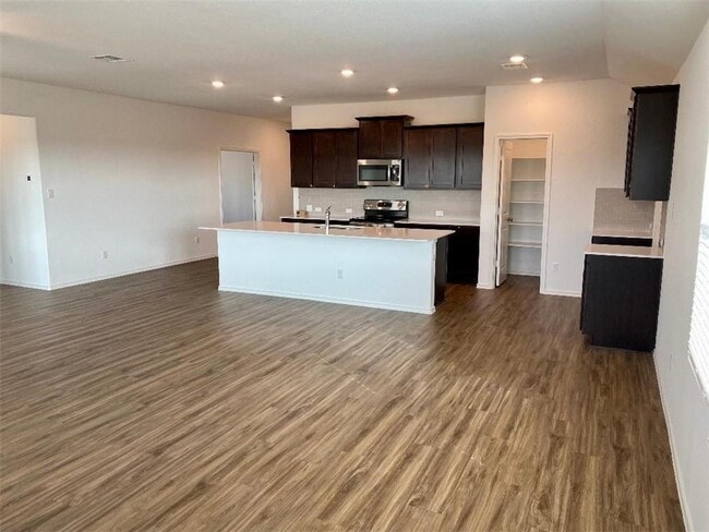 Building Photo - 215 Chickasaw Ln