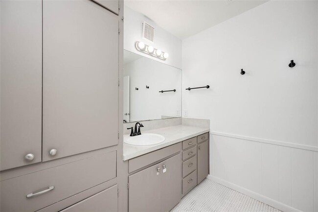 Building Photo - 3304 Dolphin Cove