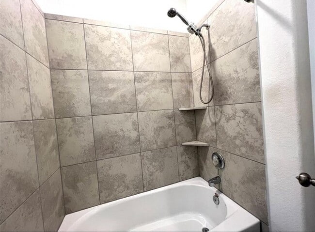 Building Photo - 3011 Azalea Pt