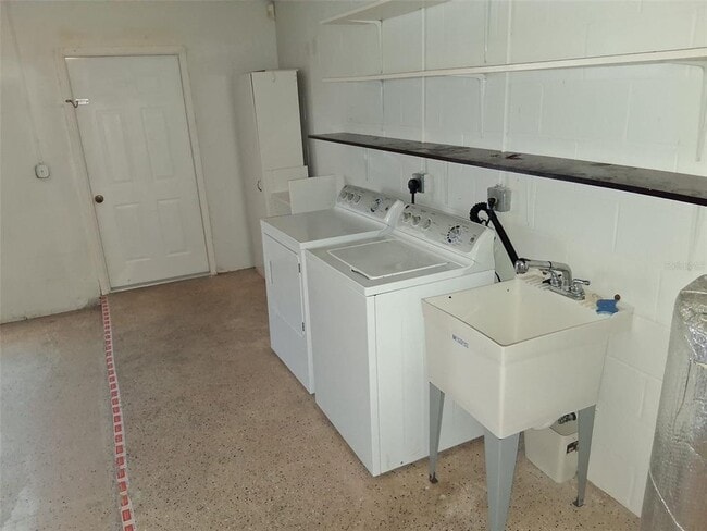 Building Photo - 5001 NW 31 St