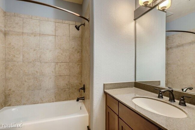Building Photo - 4 br, 3.5 bath House - 2814 Prado Lane