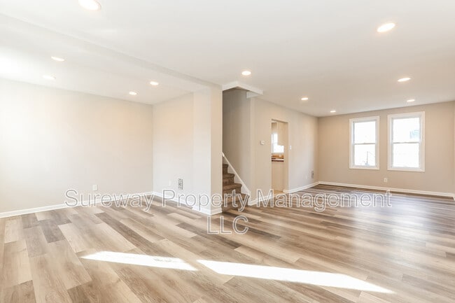 Building Photo - 10 W 8th St