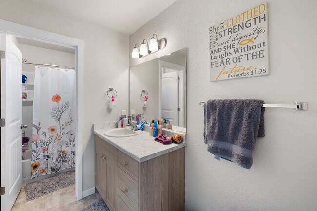 Building Photo - Modern 3 Bed Townhome with Garage – Water ...