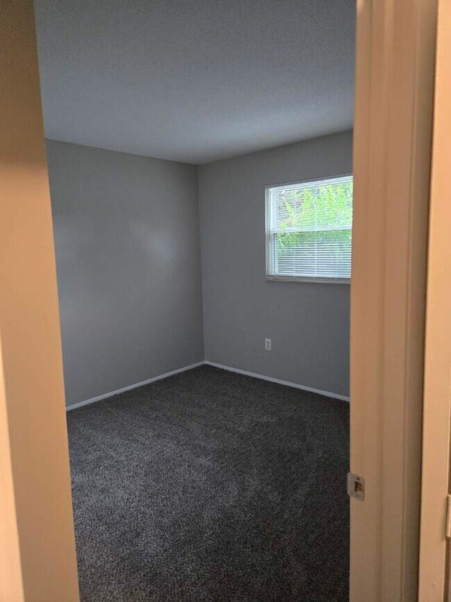 Building Photo - 2515 Camellia Dr
