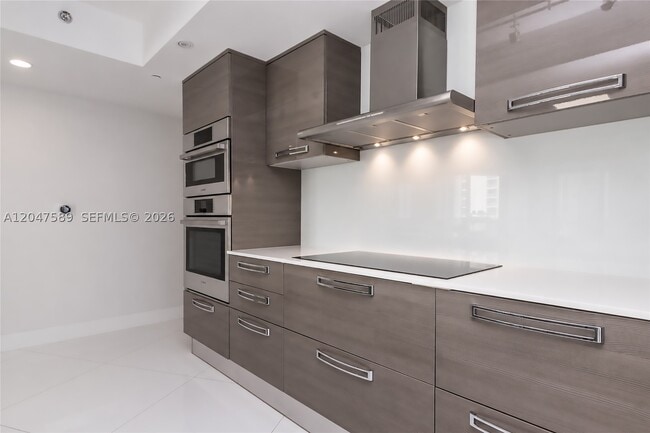 Building Photo - 17201 Collins Ave