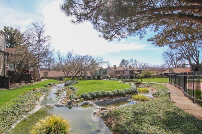 Building Photo - Remodeled Redding Condo!