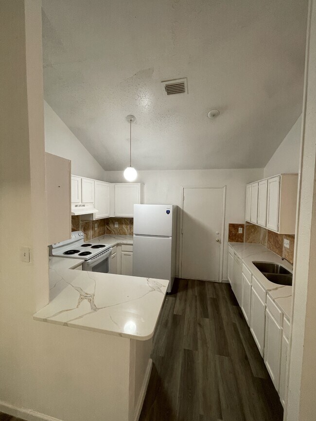 Building Photo - 2730 Mud Lake Dr