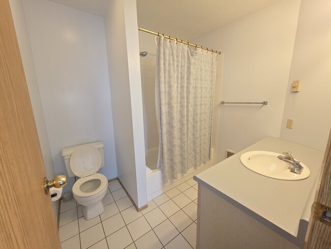 Building Photo - 1728 Edwards Dr